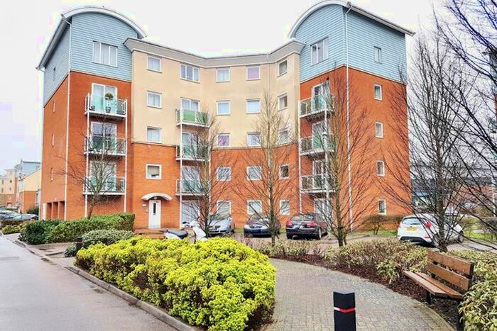 2 Bedroom Flat To Rent In Oxted Court, Reynolds Avenue, Redhill, Surrey, RH1