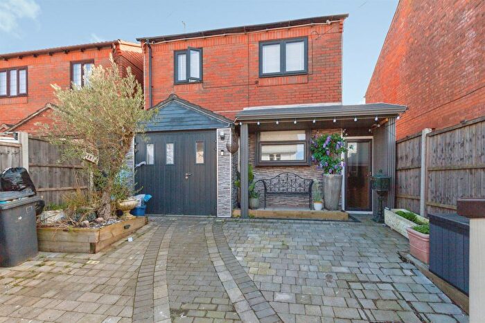 3 Bedroom Detached House For Sale In Hurst Road, Hinckley, LE10