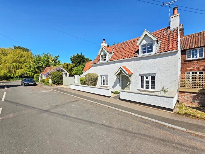 2 Bedroom Cottage For Sale In Cocker Beck Cottage, Station Road Lowdham, NG14