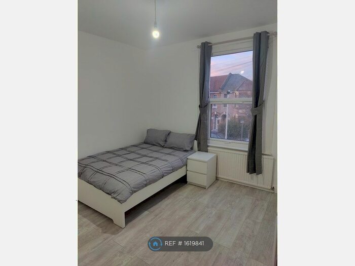 3 Bedroom Terraced House To Rent In Carlyle Road, London, E12