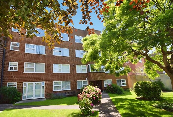 2 Bedroom Apartment For Sale In Kelvin Court, Fourth Avenue, Frinton-on-Sea, CO13