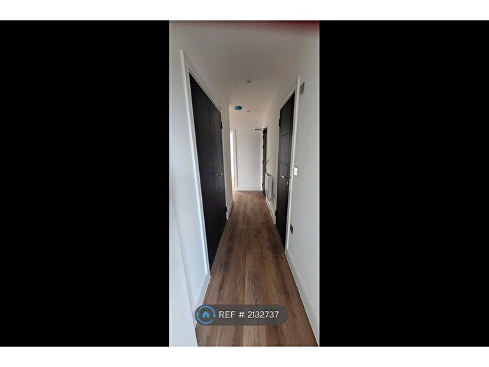 2 Bedroom Flat To Rent In Balham High Road, London, SW17