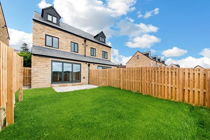 3 Bedroom Semi-Detached House For Sale In Woodland Grove, Holmfirth, HD9