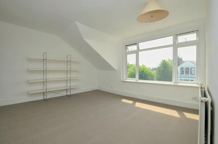 2 Bedroom Flat To Rent In Dunsmure Road, London, N16