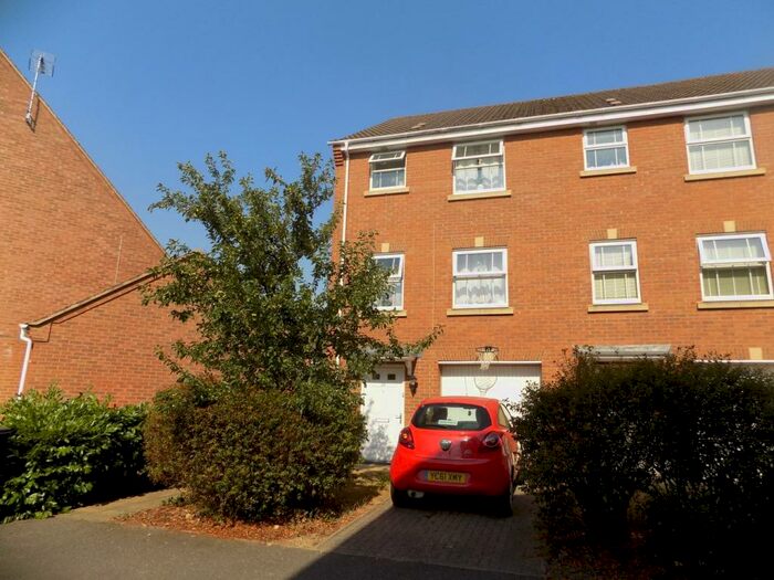 4 Bedroom Town House To Rent In Wellington Way, Leighton Buzzard, LU7