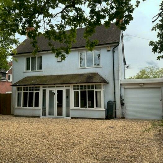 3 Bedroom Detached House For Sale In Broad Lane, Upper Bucklebury, RG7