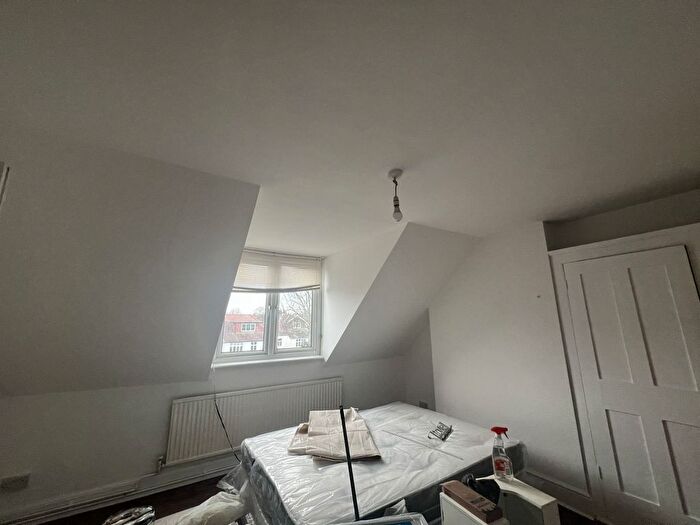 1 Bedroom Studio To Rent In Woodbourne Avenue, Streatham, London, SW16
