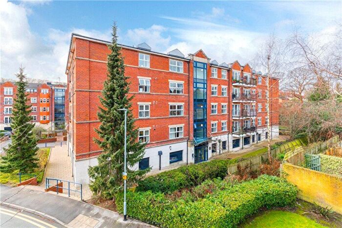 2 Bedroom Apartment For Sale In Carisbrooke Road, Leeds, West Yorkshire, LS16