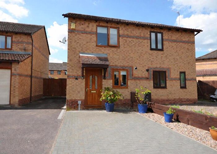 2 Bedroom Semi-Detached House For Sale In Heritage Way, Raunds, Northamptonshire, NN9