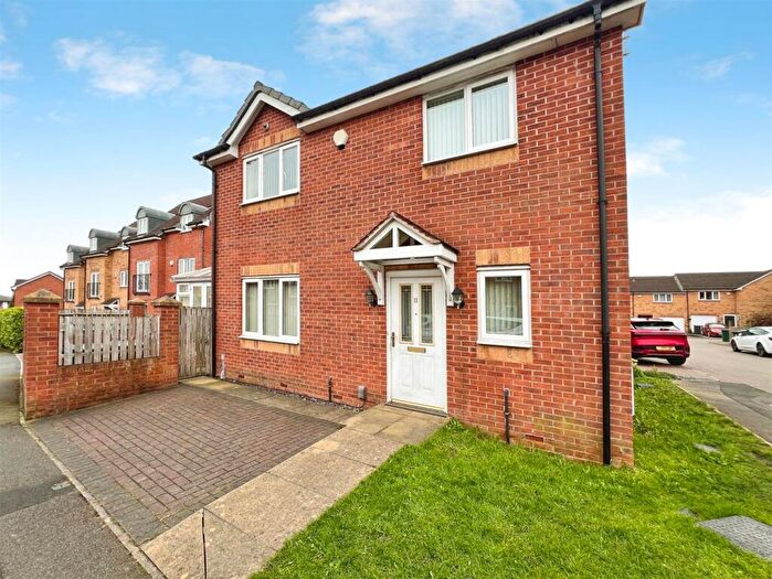 2 Bedroom Link Detached House For Sale In Cameron Grove, Eccleshill, BD2