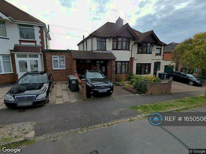 4 Bedroom Semi-Detached House To Rent In Stanford Road, Luton, LU2