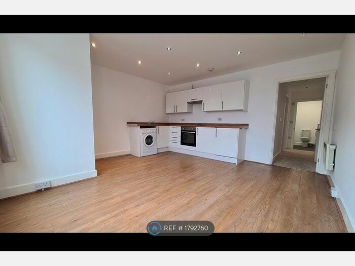 2 Bedroom Flat To Rent In Highland Road, Southsea, PO4
