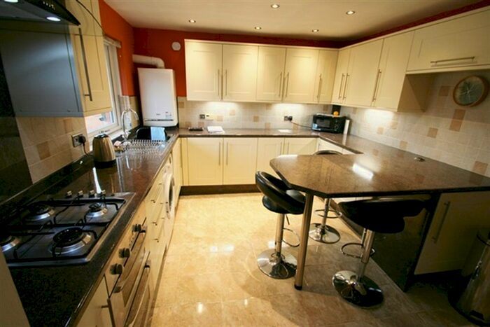2 Bedroom Flat To Rent In Cotfield Walk, Gateshead, NE8