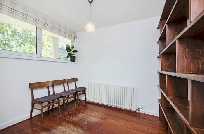 2 Bedroom Flat To Rent In Kingsland, Camden, London, NW8