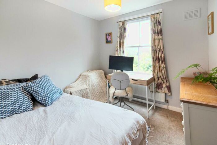 2 Bedroom Apartment To Rent In Grove Hill Road, Camberwell, London, SE5