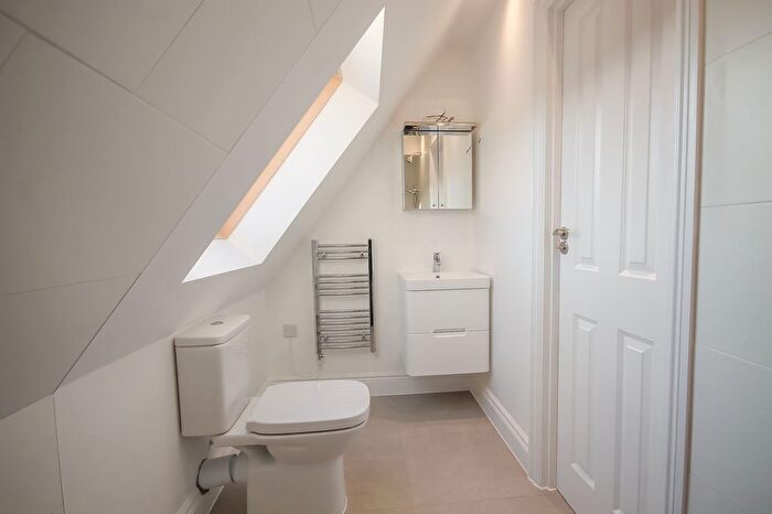 2 Bedroom Flat For Sale In High Street, East Grinstead, RH19