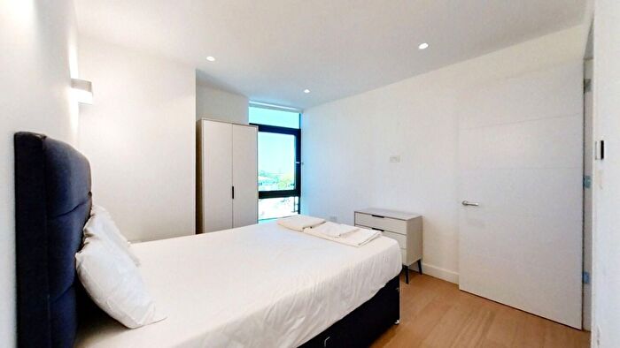 1 Bedroom Flat To Rent In New Horizons Court, Brentford, TW8