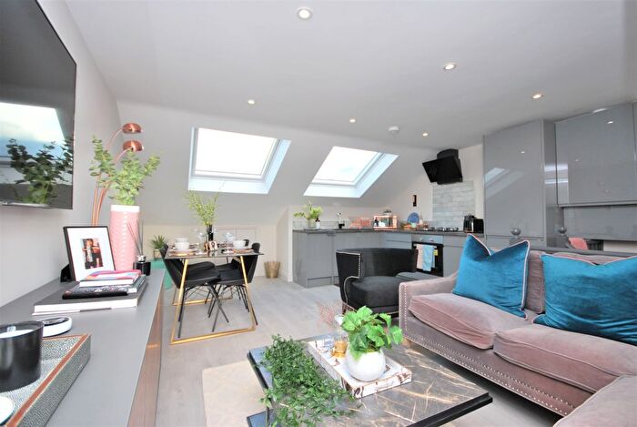 4 Bedroom Flat To Rent In Ulverscroft Road, London, SE22