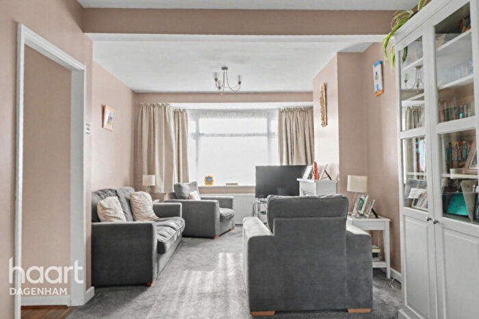3 Bedroom Terraced House For Sale In Western Avenue, Dagenham, RM10