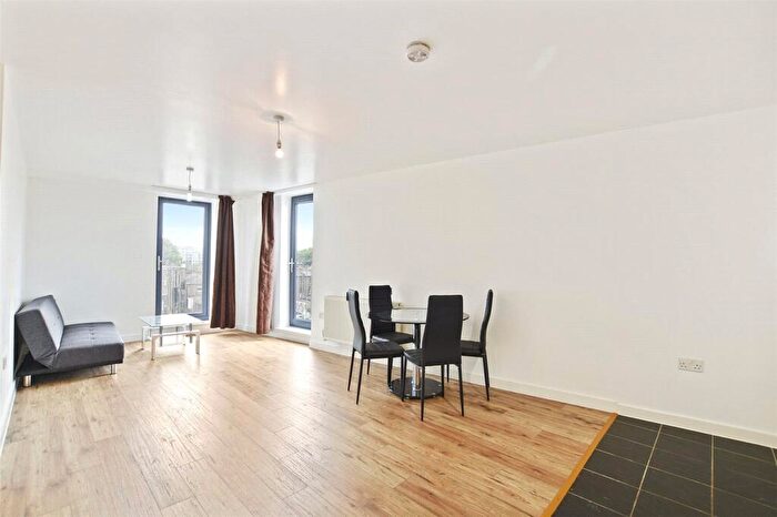 2 Bedroom Flat To Rent In The Drakes, Evelyn Street, London, SE8