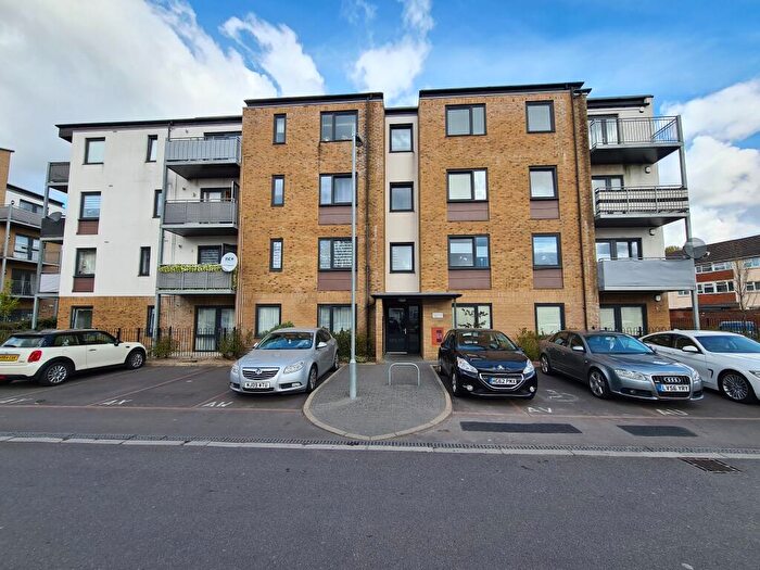 2 Bedroom Flat To Rent In Cumbrian Way, Millbrook, SO16