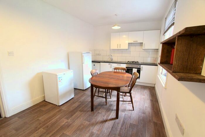 2 Bedroom Flat To Rent In Chesterfield Road, Sheffield, S8