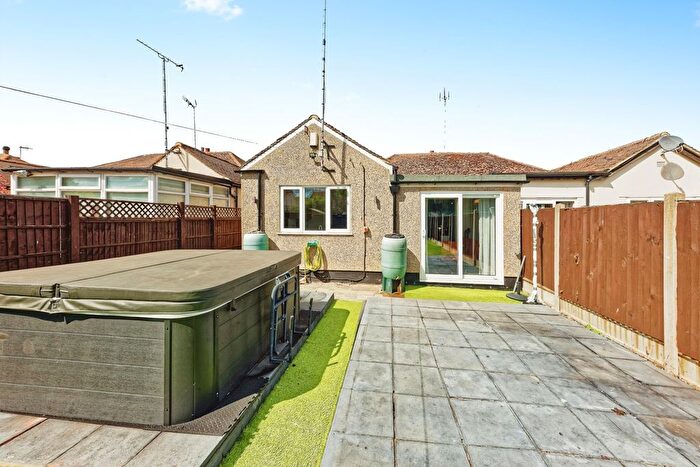 3 Bedroom Bungalow For Sale In Sturry Road, Canterbury, Kent, CT1