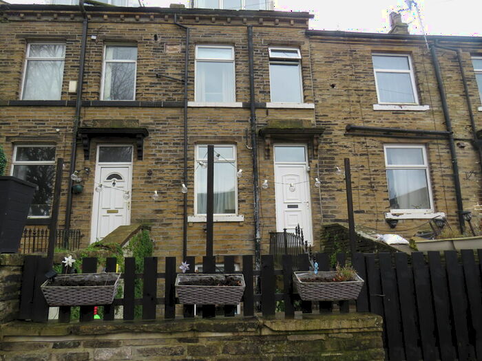 2 Bedroom Property To Rent In Sandy Lane, West Yorkshire, BD15