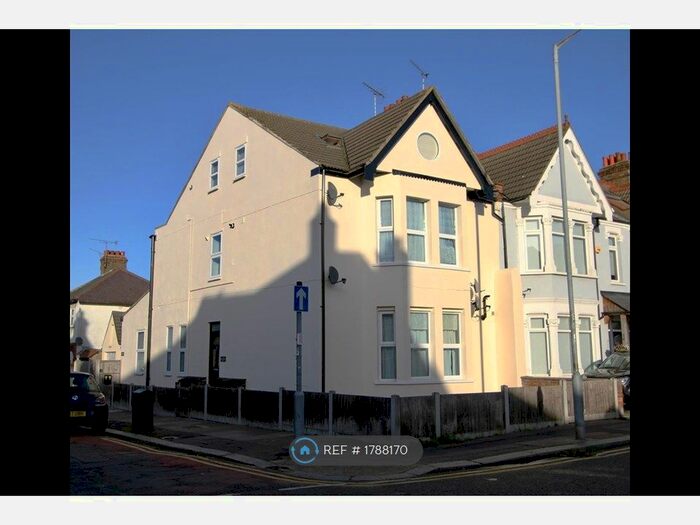 2 Bedroom Flat To Rent In Westborough Road, Westcliff-On-Sea, SS0