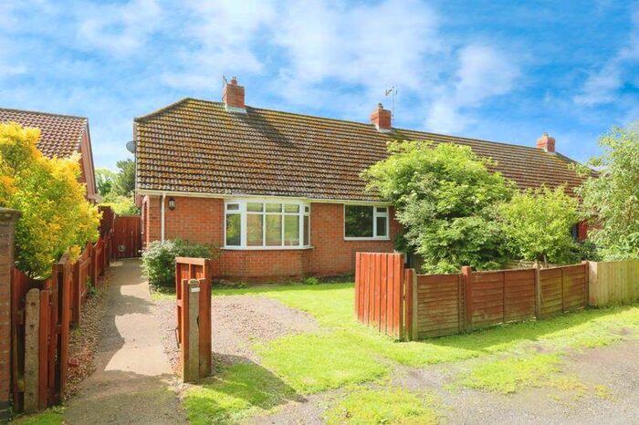 2 Bedroom Bungalow To Rent In North View, The Green, HU11