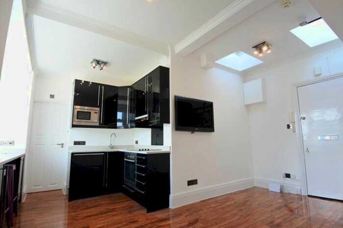 1 Bedroom Flat To Rent In Hallam Street, London, W1W