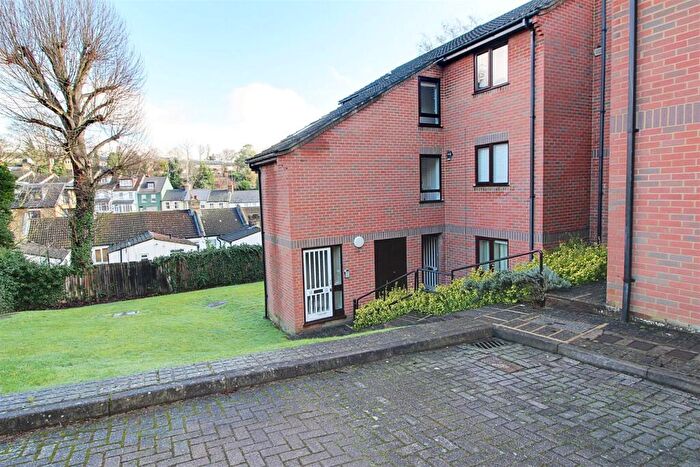 2 Bedroom Apartment For Sale In The Farthings, Boxmoor, HP1