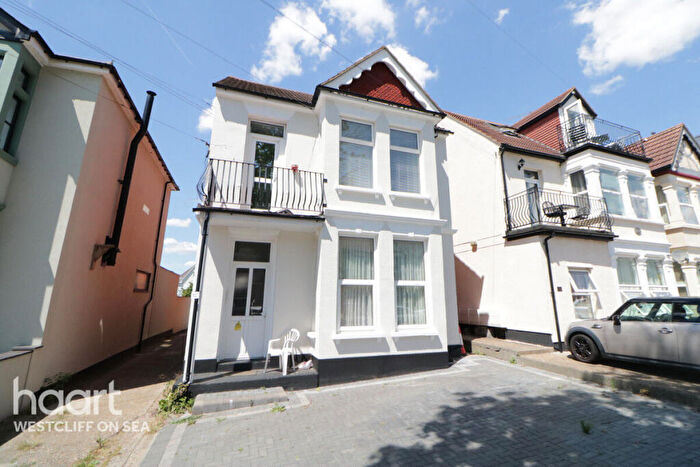1 Bedroom Flat For Sale In Grosvenor Road, Westcliff-On-Sea, SS0
