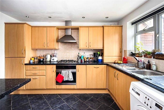 3 Bedroom Flat To Rent In Holly Road, Wanstead, London, E11