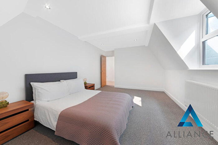 2 Bedroom Apartment To Rent In Clemence Street, London, E14