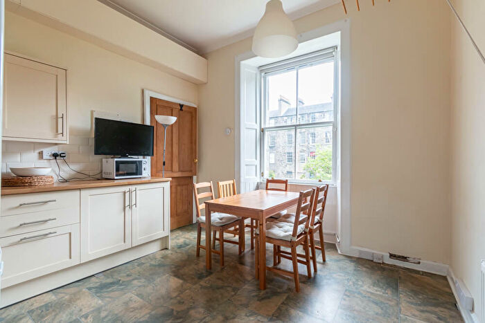 3 Bedroom Flat To Rent In L – Cornwall Street, Edinburgh, EH1
