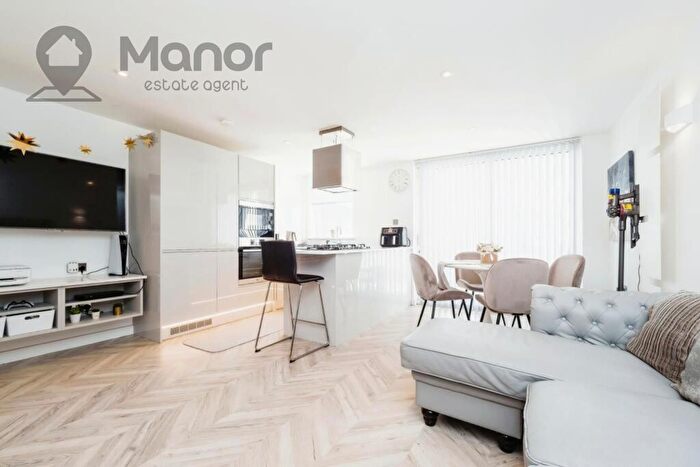 2 Bedroom Flat To Rent In Flat, Star House, Snowshill Road, Manor Park, E12