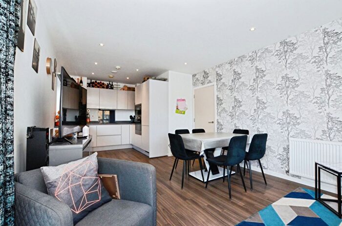 2 Bedroom Flat For Sale In Bucknall Place, Watford, WD19