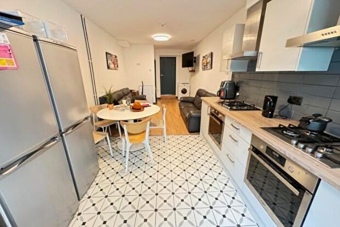 7 Bedroom Flat To Rent In Crwys Road Cardiff, CF24