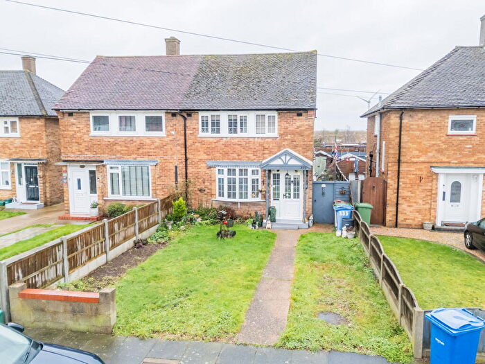 3 Bedroom Semi Detached House For Sale In Daiglen Drive, South Ockendon, RM15