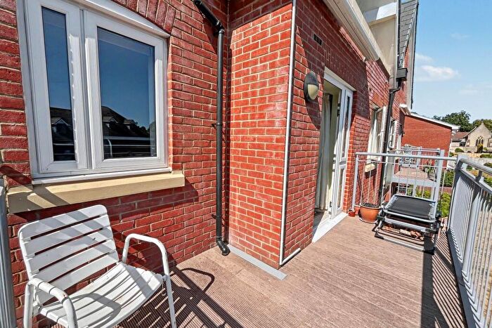 2 Bedroom Flat For Sale In Broadstone, BH18 - Photo 2