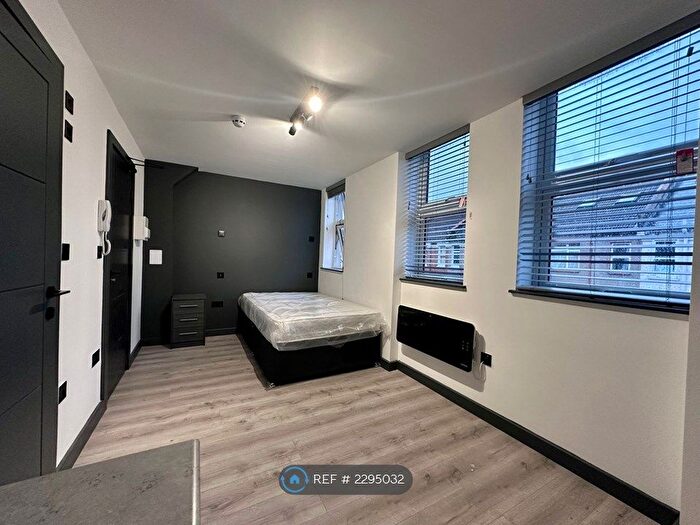 Studio To Rent In Gilbey Road, London, SW17