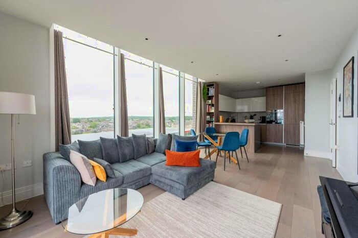 2 Bedroom Flat To Rent In Queenshurst Square, Kingston, Kingston Upon Thames, KT2