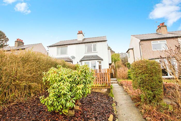 2 Bedroom Semi Detached House For Sale In Sunnybank Crescent, Greetland, HX4