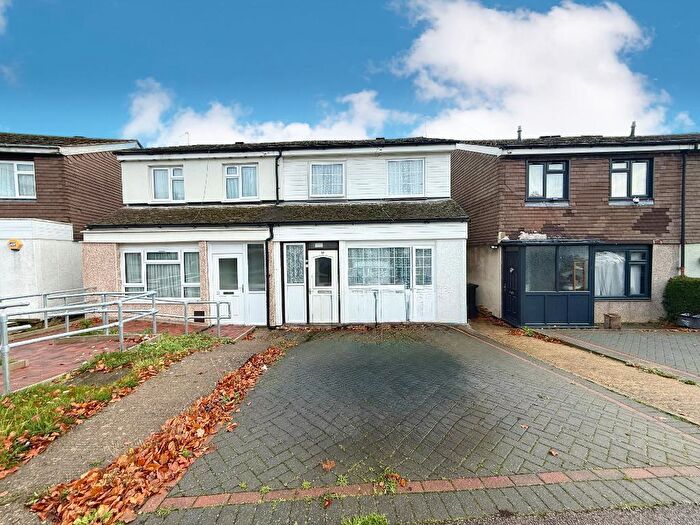 3 Bedroom Semi Detached House For Sale In Strangers Way, Hockwell Ring, Luton, Bedfordshire, LU4