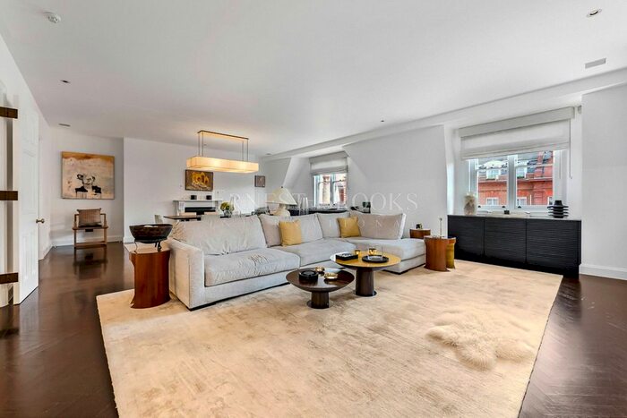 3 Bedroom Flat To Rent In Pont Street, Knightsbridge, SW1X