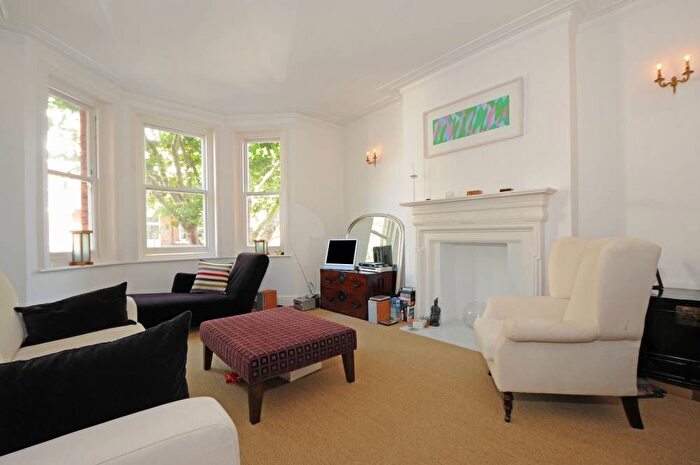 3 Bedroom Flat To Rent In Castellain Mansions, Castellain Road, London, W9