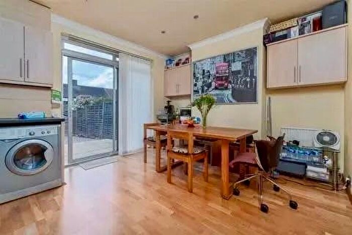 4 Bedroom Semi-detached House To Rent In Brakeman Avenue, Croydon, CR2