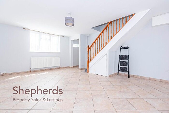2 Bedroom End Of Terrace House To Rent In Tregelles Road, Hoddesdon, EN11