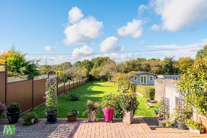 2 Bedroom Detached Bungalow For Sale In North Street, Nazeing, Waltham Abbey, EN9